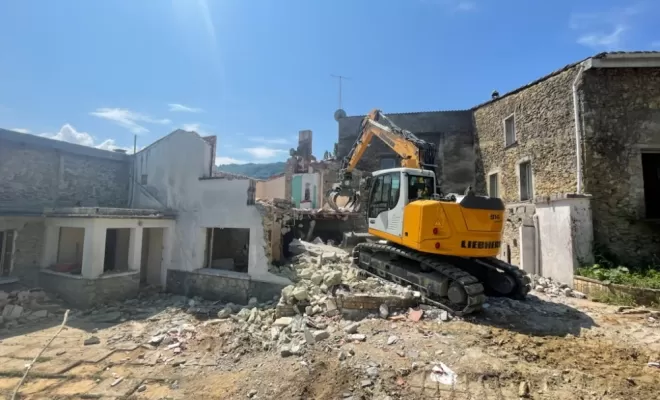 Travaux de démolition dans la Drôme