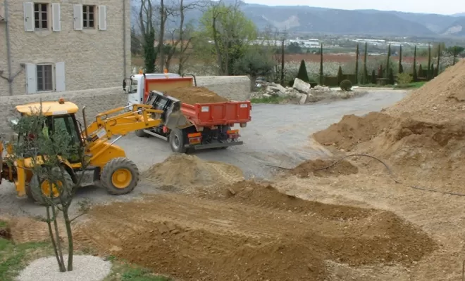 Travaux de terrassement à Crest (Drôme), Crest, Val Drôme T.P